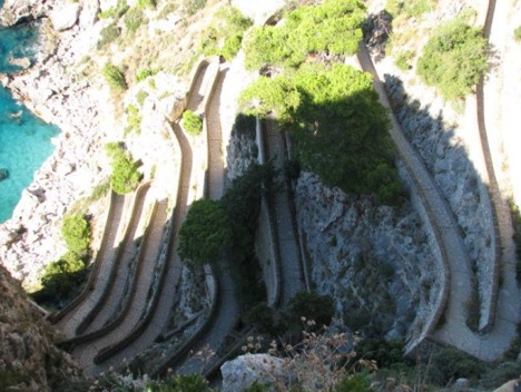 Labirintul din caramida din Capri