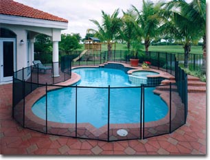 Gard din plasa pentru piscina